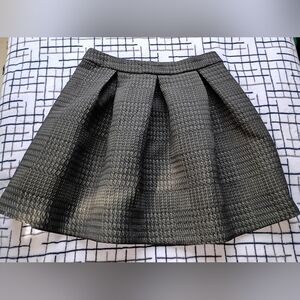 Express Size 8 Textured Gray Pleated Skirt 1 FLAW, SEE LAST PIC